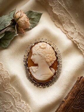 Vintage Amsel Mid-Century Shell Cameo Brooch 12K Gold Filled